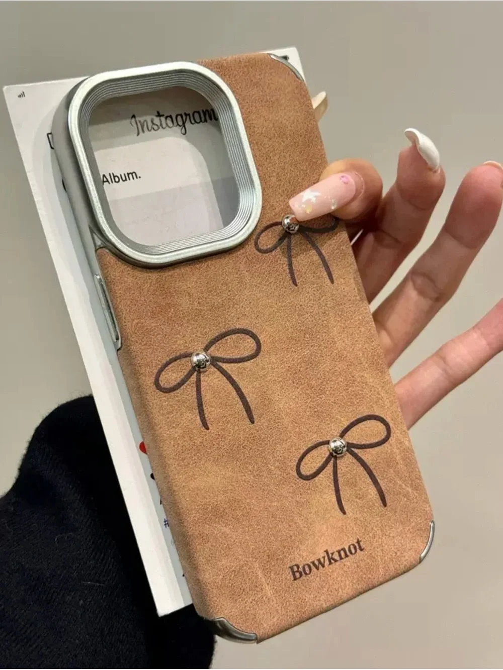 Brown Bowknot Speckle Soft Phone Case with Chain for iPhone 17 Pro